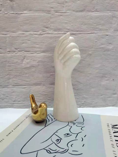 Glänzende Keramik-Vase in Handform Künstlerischer Wohnaccessoire-Akzent