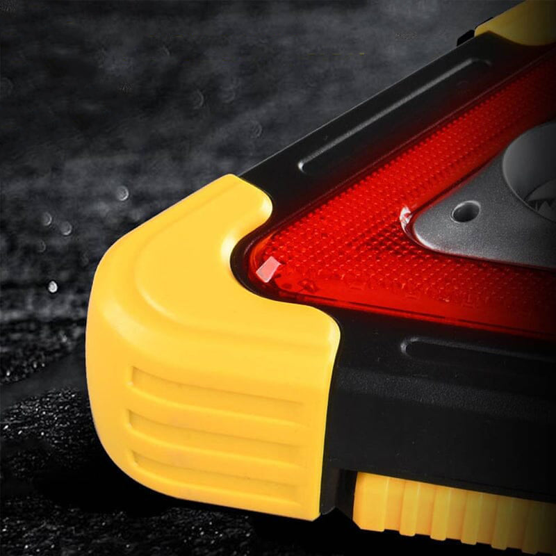 SolarAlert™ | 2-in-1 solar-powered triangular roadside warning light