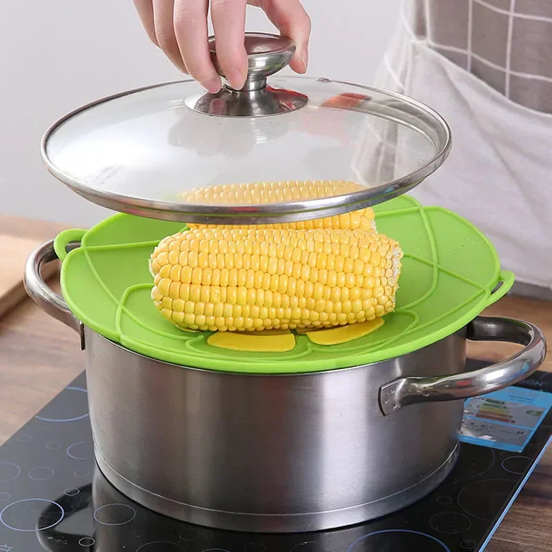 SpillGuard™ – Silicone lid overflow protection for pot