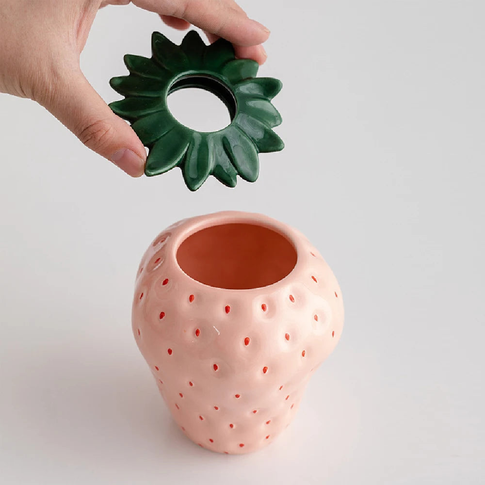 Handgefertigte Keramik-Erdbeervase