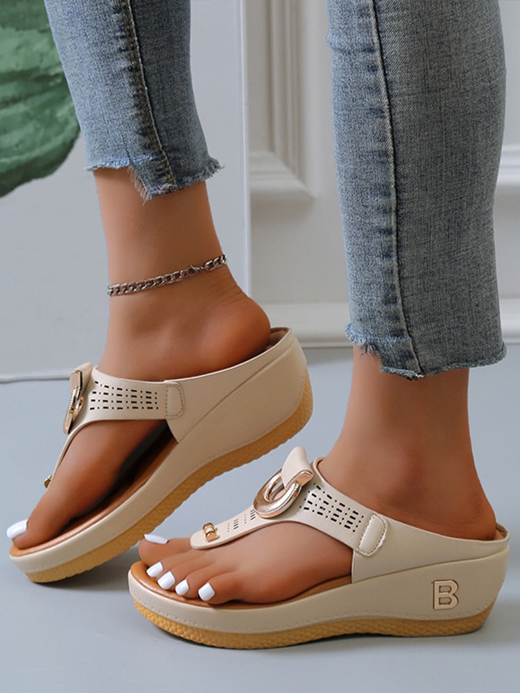 Soléra™ – Fashionable wedge sandals