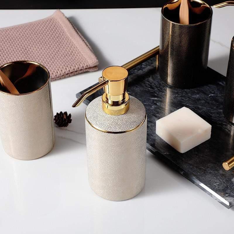 Modernes minimalistisches Badezimmer-Zubehör-Set für stilvolle Organisation
