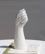 Glänzende Keramik-Vase in Handform Künstlerischer Wohnaccessoire-Akzent