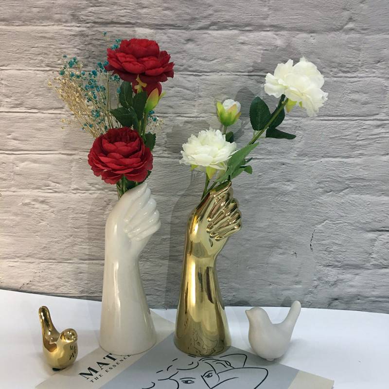 Glänzende Keramik-Vase in Handform Künstlerischer Wohnaccessoire-Akzent