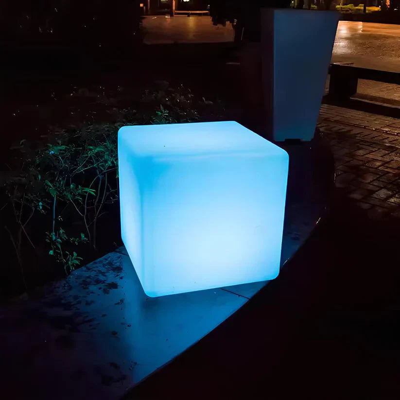 RadiantCube™ | Cubic garden light