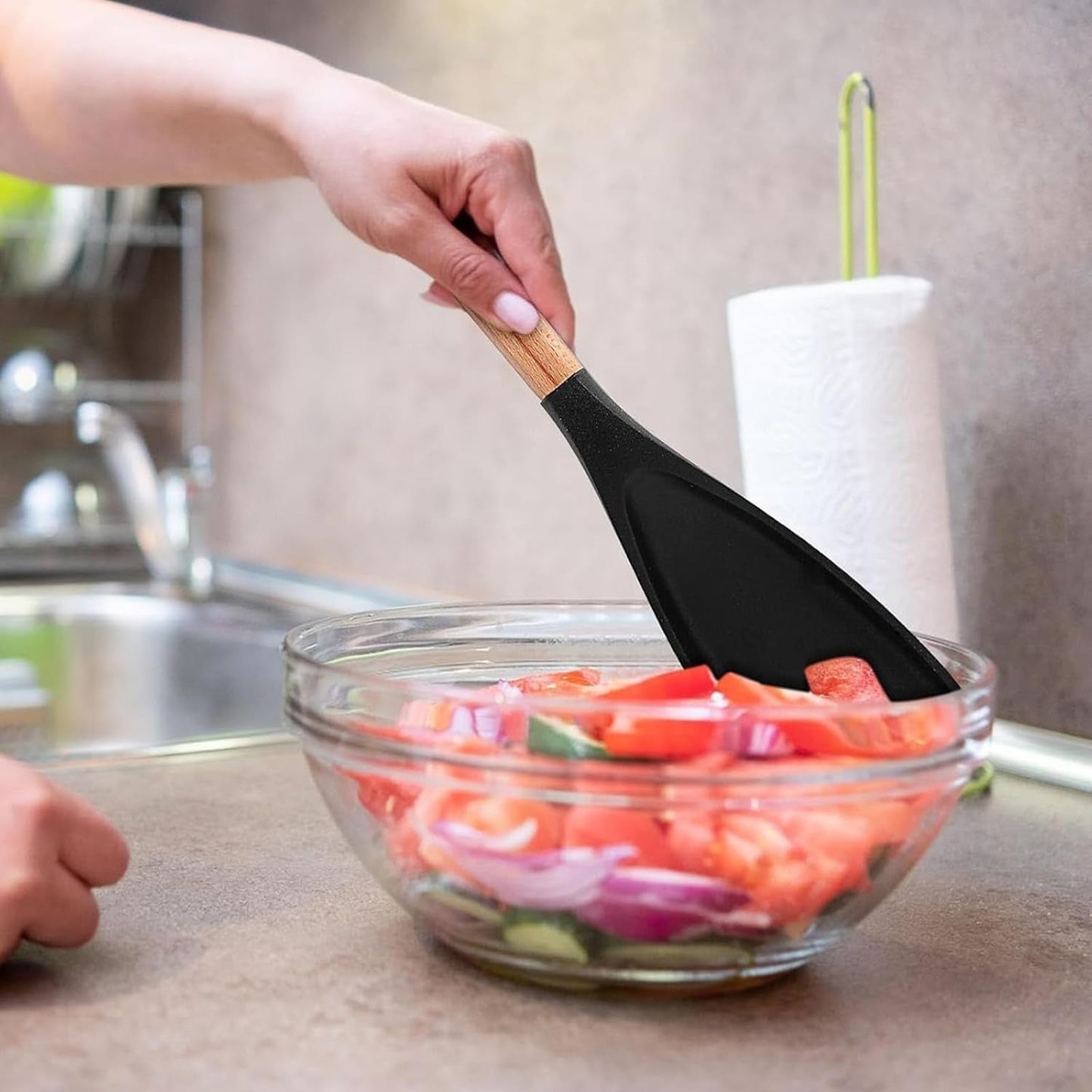 Vielseitiger Küchenlöffel zum Kochen und Servieren