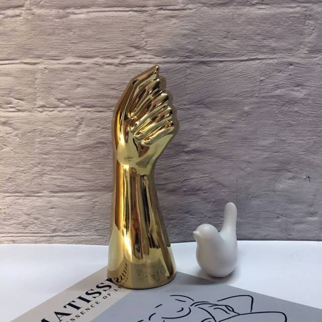 Glänzende Keramik-Vase in Handform Künstlerischer Wohnaccessoire-Akzent