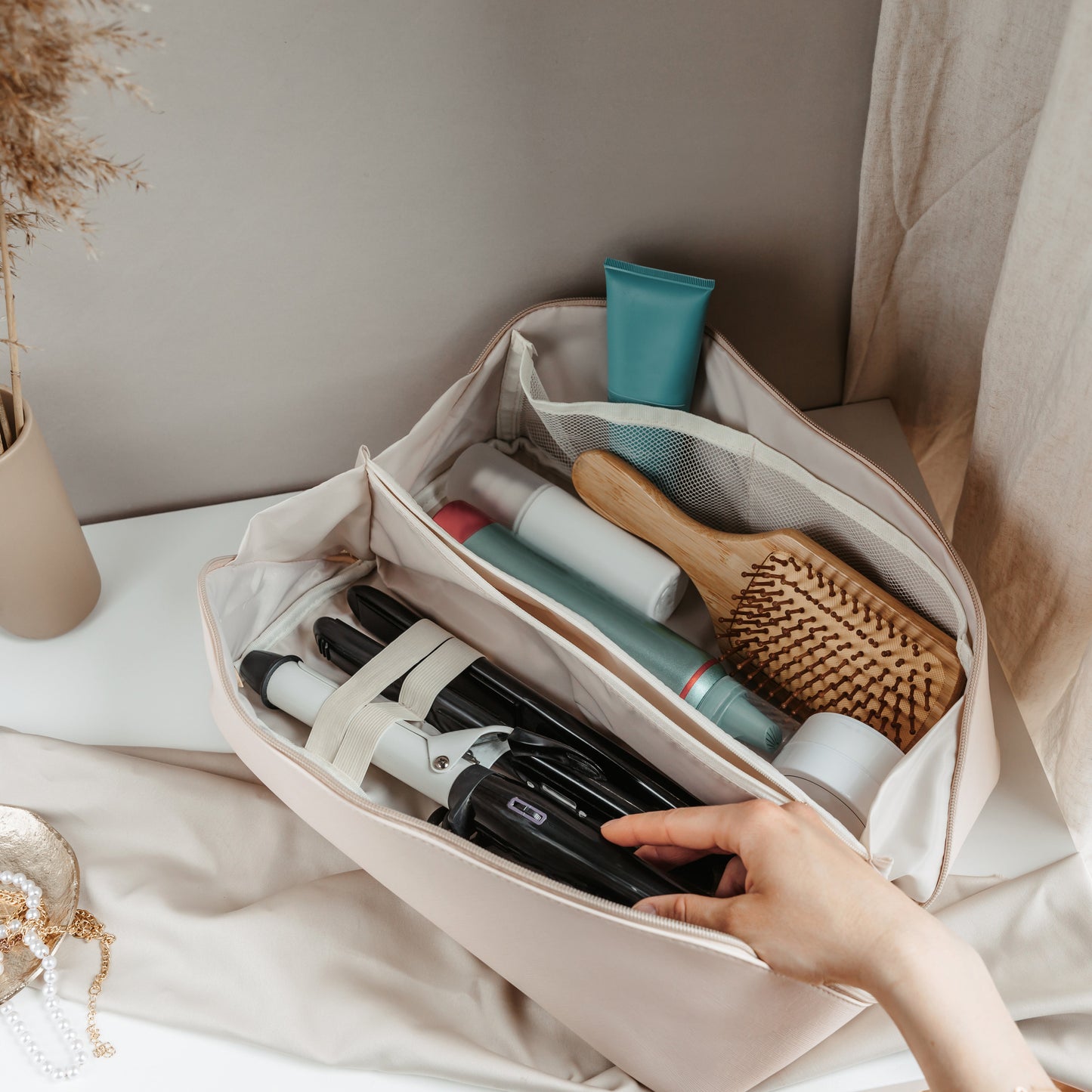 SALY LARGE™ | Expandable Makeup & Hair Travel Bag