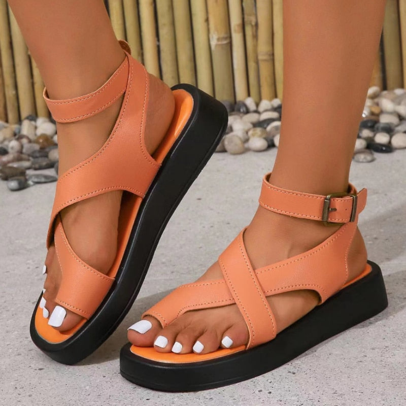 Clarissa™ | Flat strappy sandals with adjustable buckle