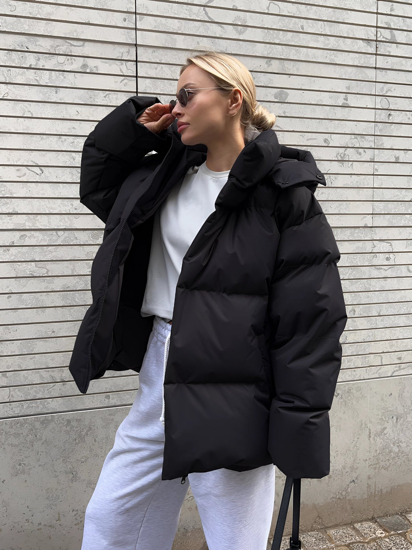 PufferLux™ | Oversized Women's Black Puffer Jacket with Hood | Insulated & Fashionable