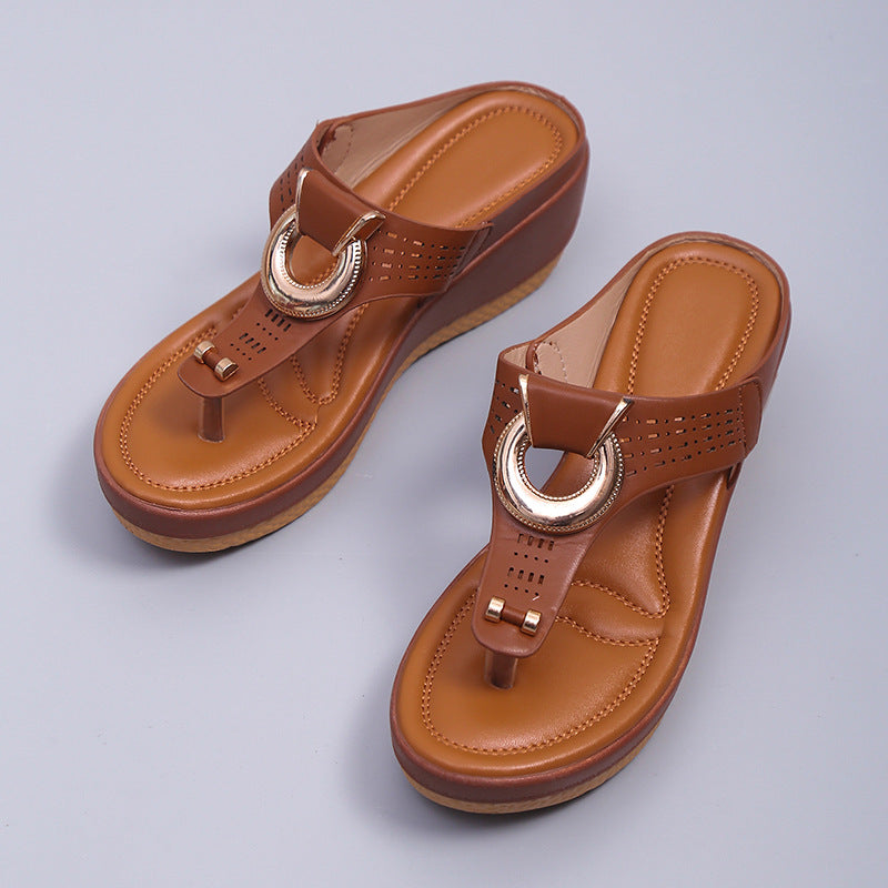 Soléra™ – Fashionable wedge sandals