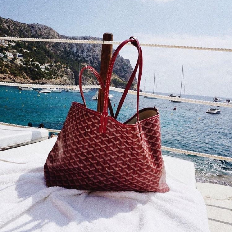 Velvoura™ – Elegant & Versatile Luxury Handbag