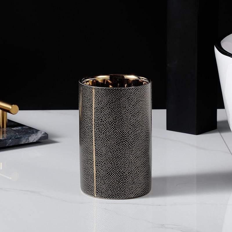 Modernes minimalistisches Badezimmer-Zubehör-Set für stilvolle Organisation