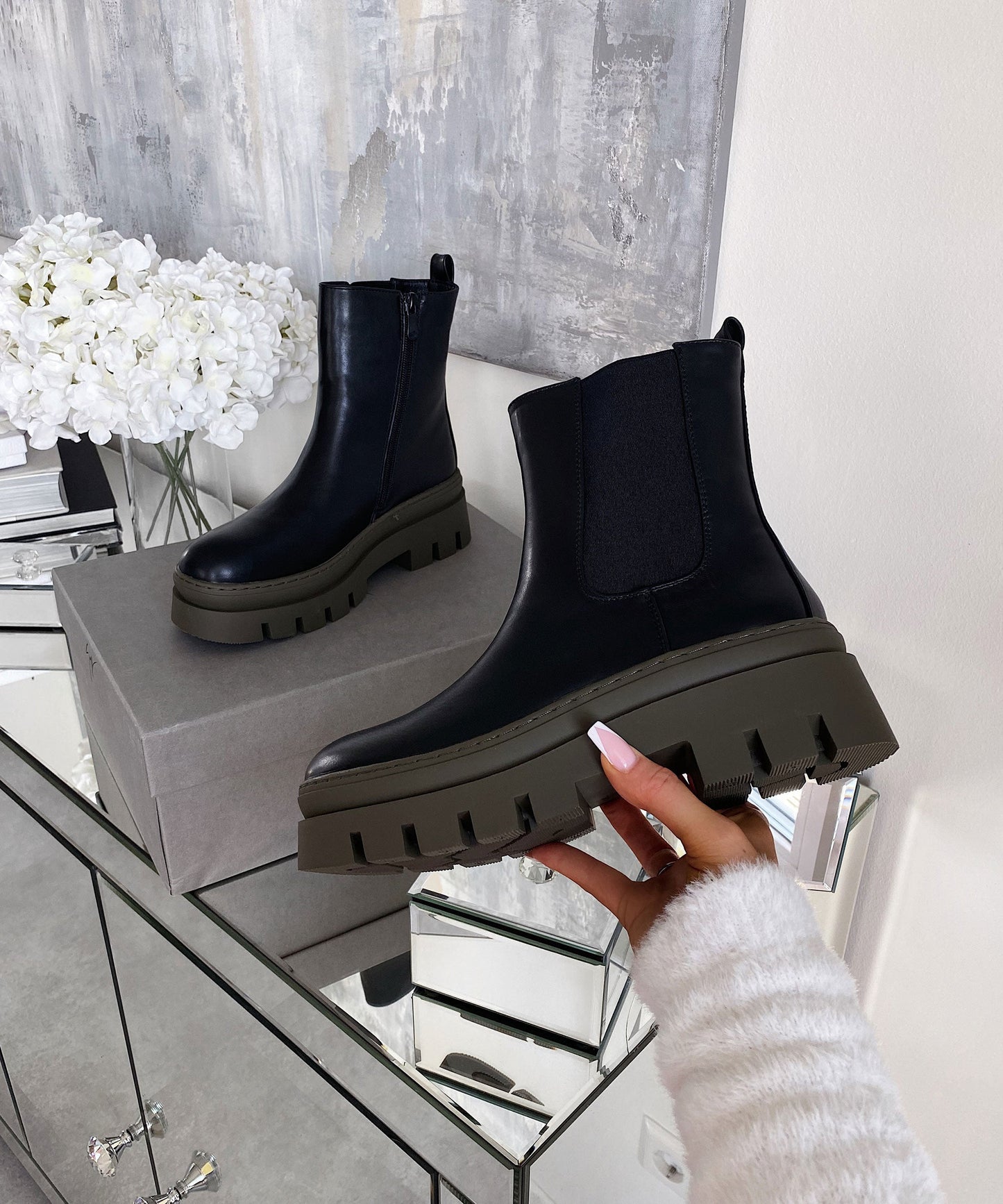 Quinett™ | Nora Short Khaki Boots