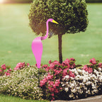 Flamingo-Rasenfigur in Rosa als fröhlicher Gartenakzent