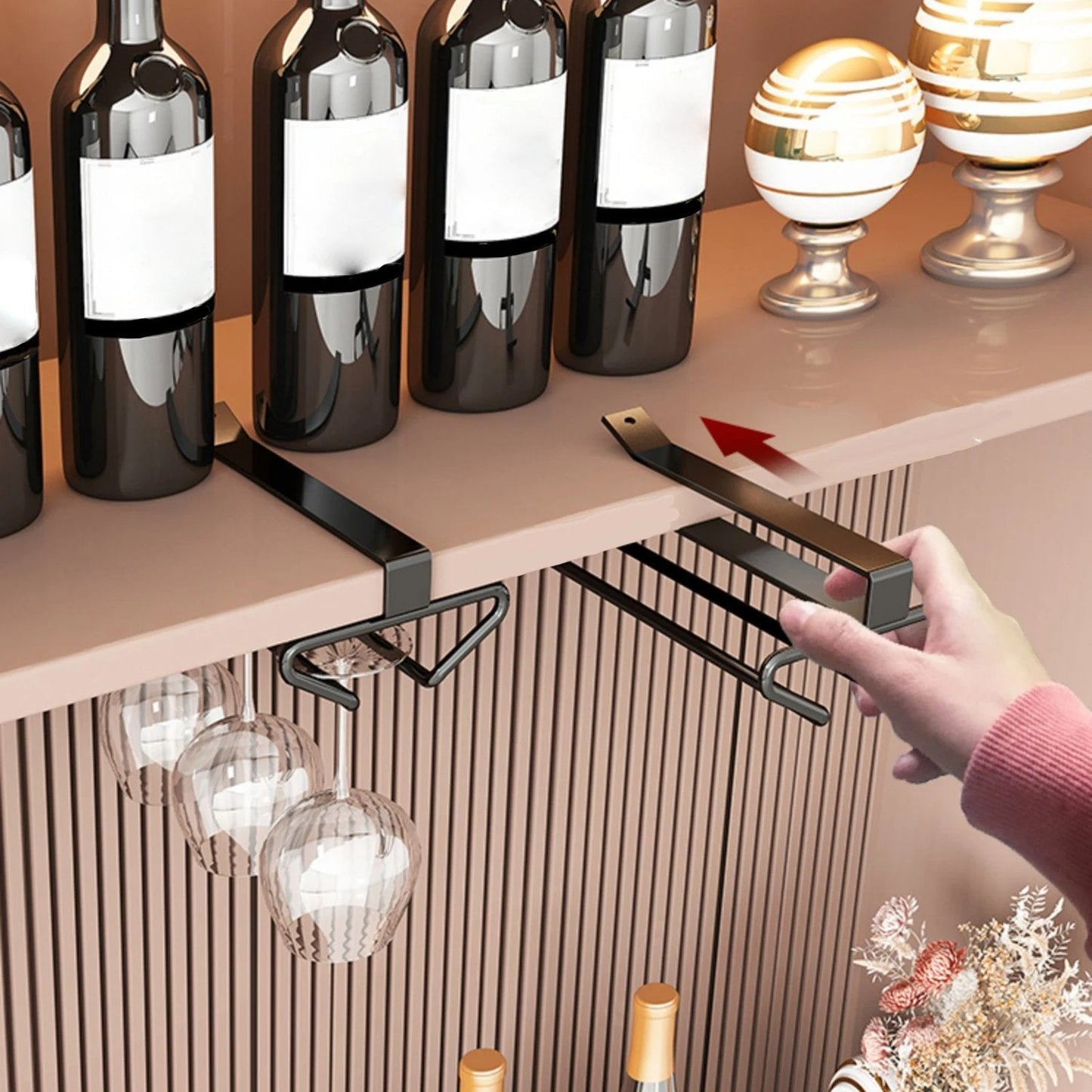 SipEase™ - Weinglashalter für unter den Schrank