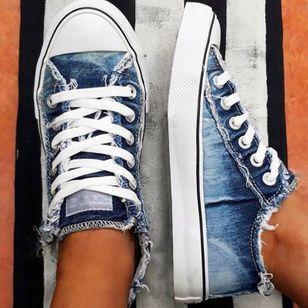 FloraWalk™ – Floral Canvas Lace-Up Sneakers 