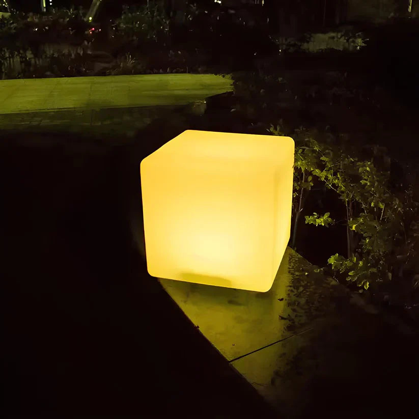 RadiantCube™ | Cubic garden light