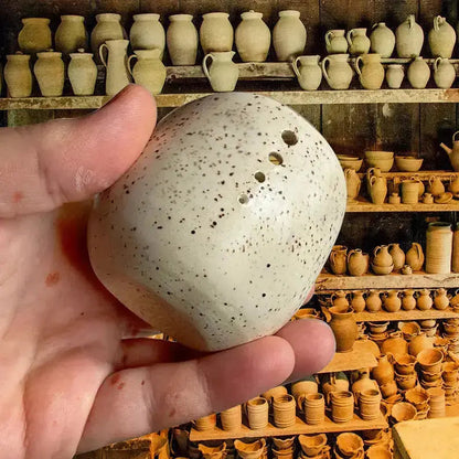 Handgefertigter Keramik-Kräuterentferner für einfache Küchenvorbereitung