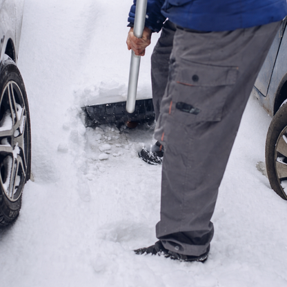 FrostGuard™ – Ergonomische Schneeschaufel für schmerzfreie Winterreinigung