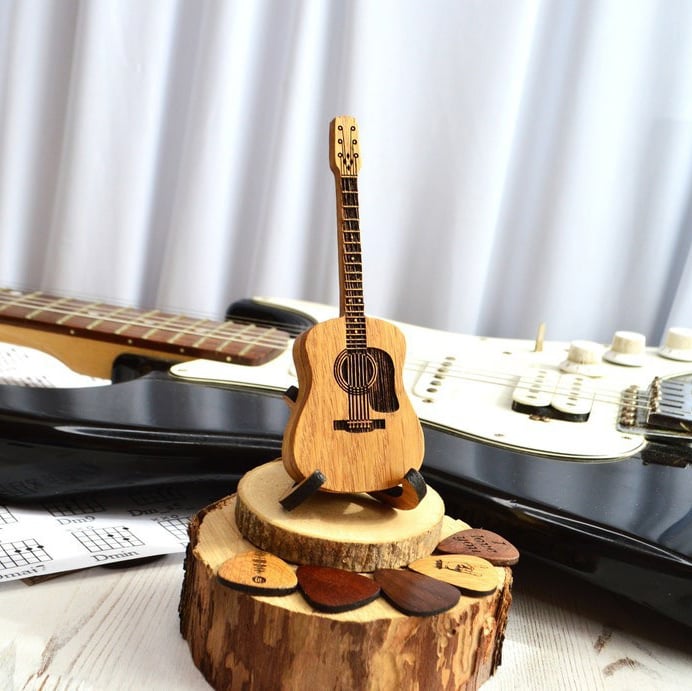 GuitarHolder™ | Guitar Pick Holder +3 Free Picks 
