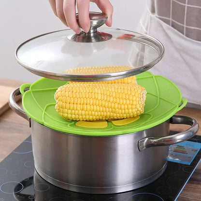 SpillGuard™ – Silicone lid overflow protection for pot