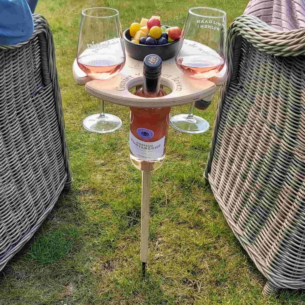 Picky™ | Foldable Picnic Table with Wine Holder