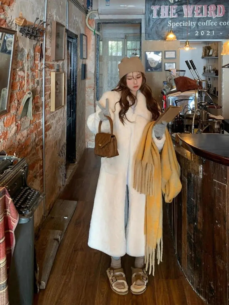 Stylette™ | Luxurious White Faux Fur Coat