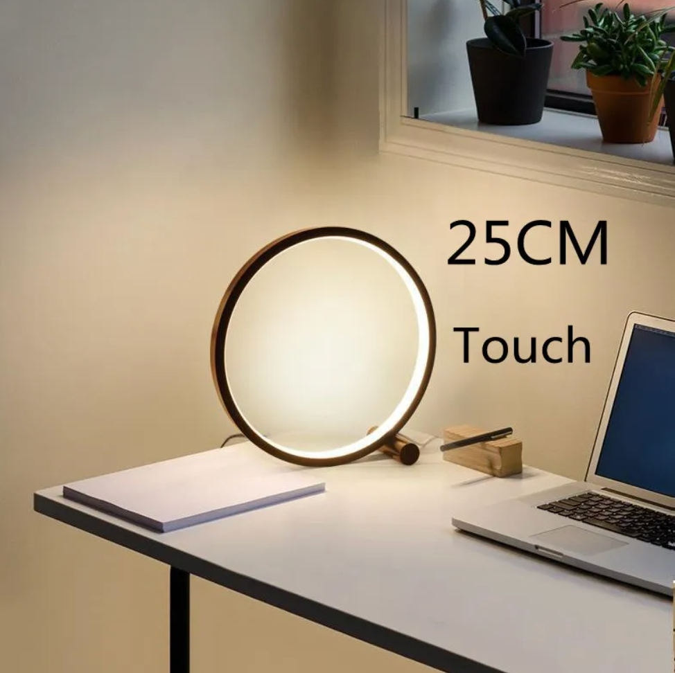 Minimalistische LED-Tischlampe mit Touch-Bedienung