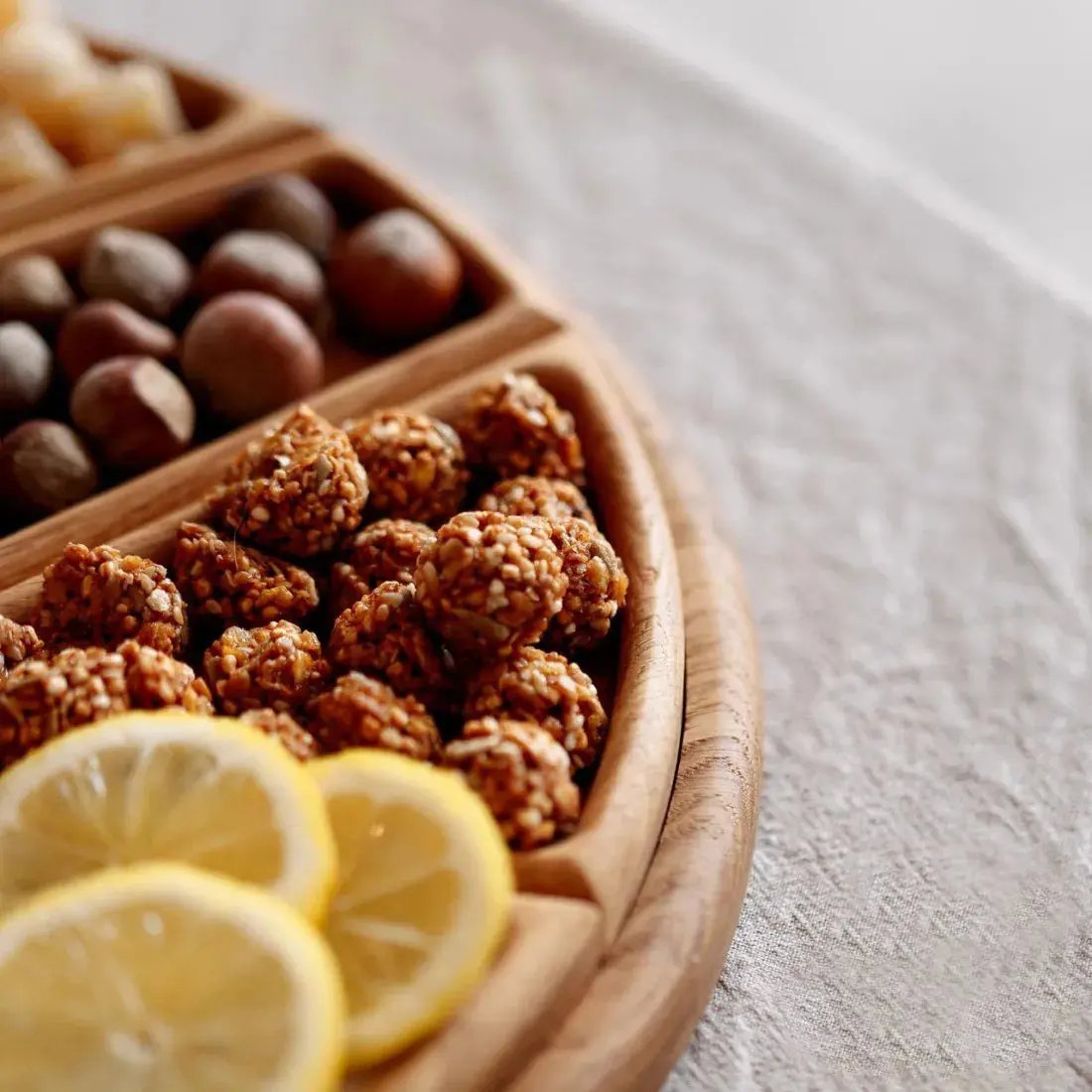 TimberEase™ - Modulares Snack-Serviertablett aus Holz
