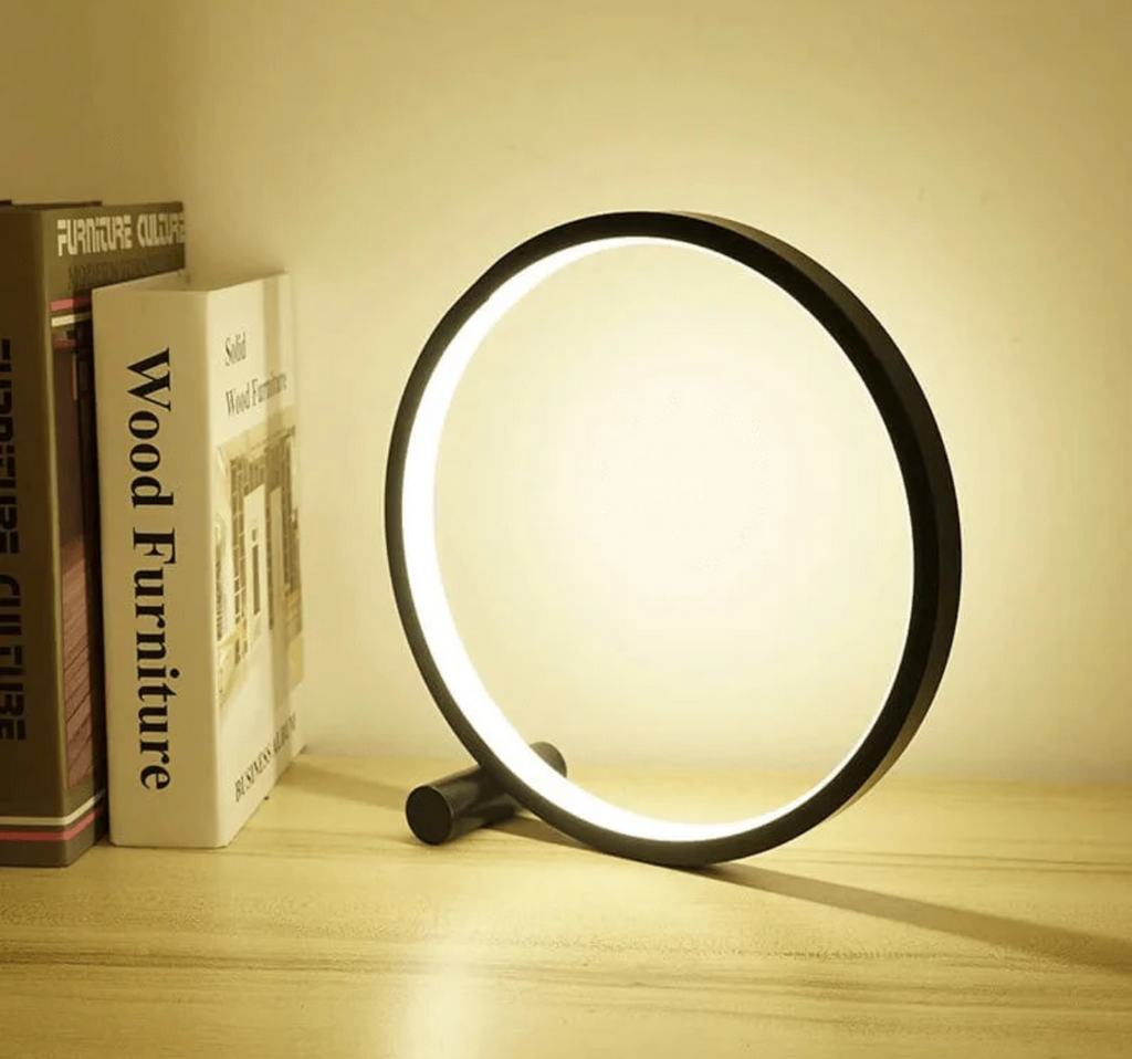 Minimalistische LED-Tischlampe mit Touch-Bedienung