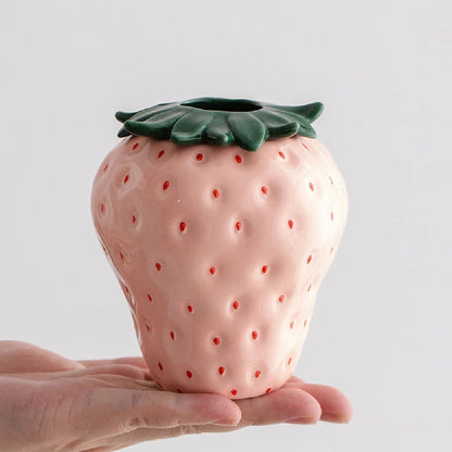 Handgefertigte Keramik-Erdbeervase