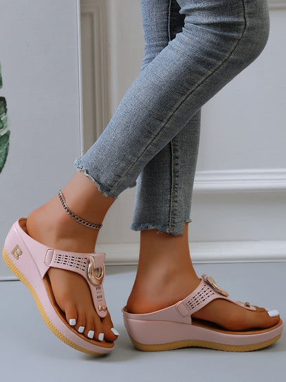 Soléra™ – Fashionable wedge sandals