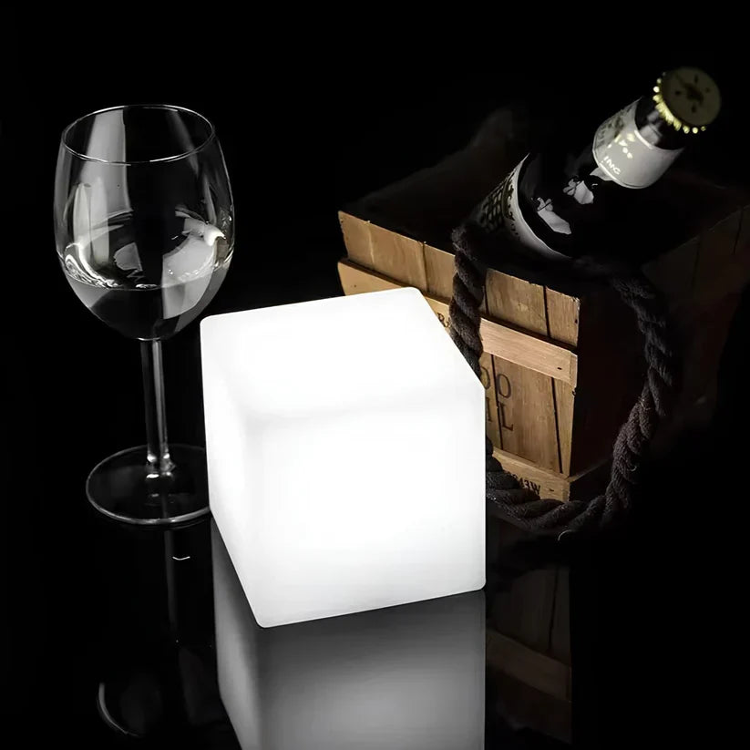 RadiantCube™ | Cubic garden light