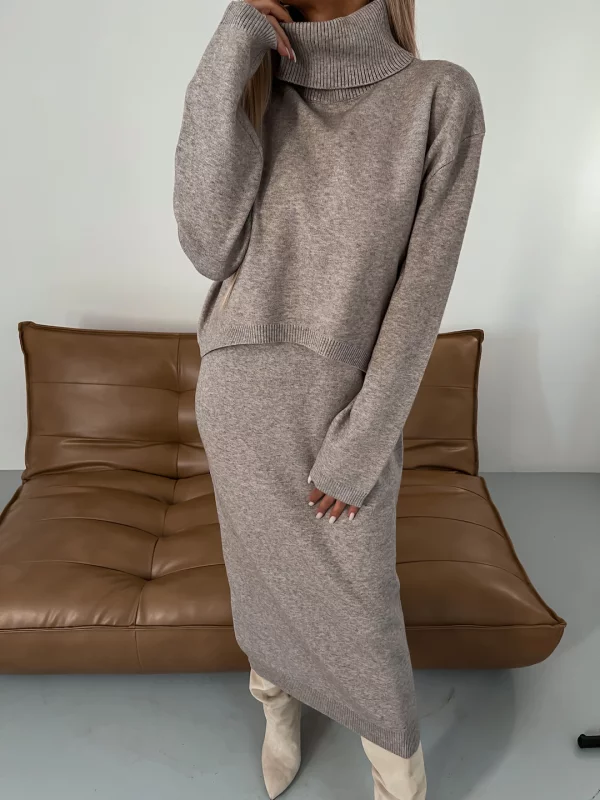 Nicole™ - Women's Fall/Winter Knitting Kit
