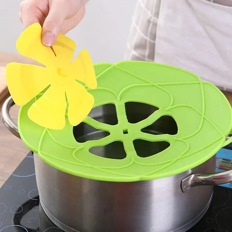 SpillGuard™ – Silicone lid overflow protection for pot