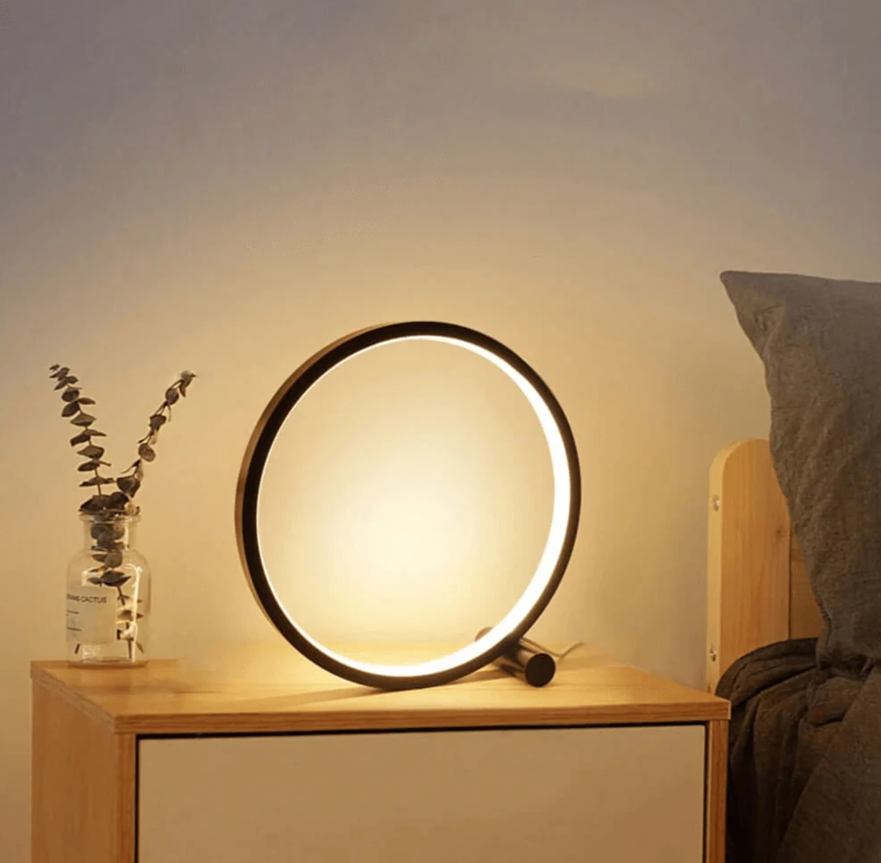 Minimalistische LED-Tischlampe mit Touch-Bedienung