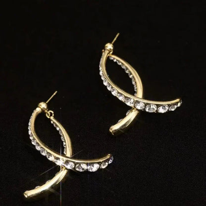 Lena™ | Curved earrings with luxurious rhinestones