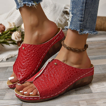 CrocoStep™ – Stylish &amp; Comfortable Slippers 