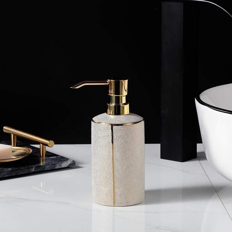 Modernes minimalistisches Badezimmer-Zubehör-Set für stilvolle Organisation