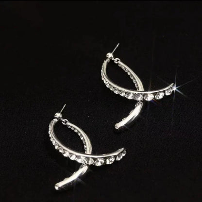 Lena™ | Curved earrings with luxurious rhinestones