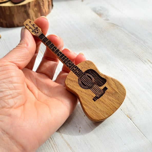 GuitarHolder™ | Guitar Pick Holder +3 Free Picks 
