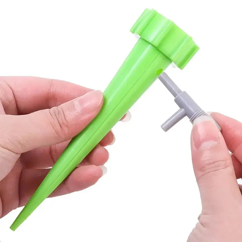 AquaGrow™ - Verstellbare Selbstbewässernde Pflanzenspitzen