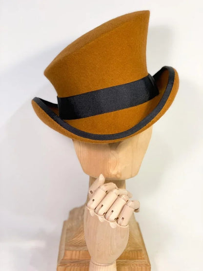 Elegante Strickmütze mit Drehung für mühelosen Stil