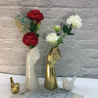 Glänzende Keramik-Vase in Handform Künstlerischer Wohnaccessoire-Akzent