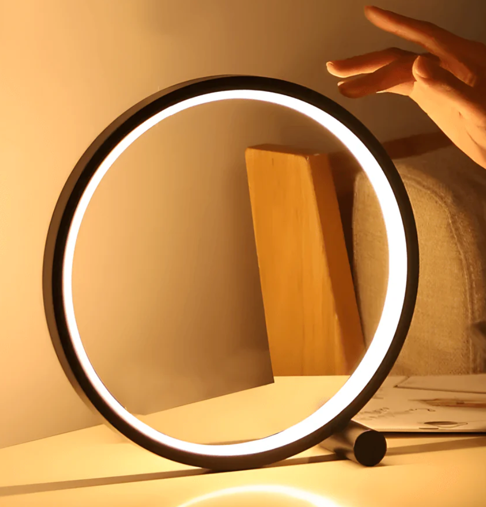 Minimalistische LED-Tischlampe mit Touch-Bedienung