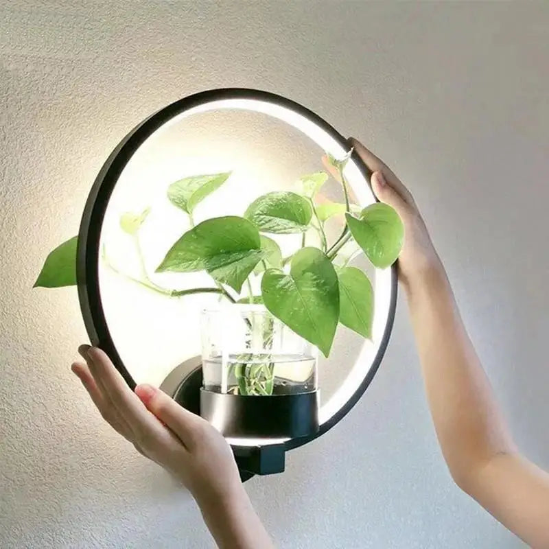 Wandlicht mit Stil & integriertem Pflanzgefäß