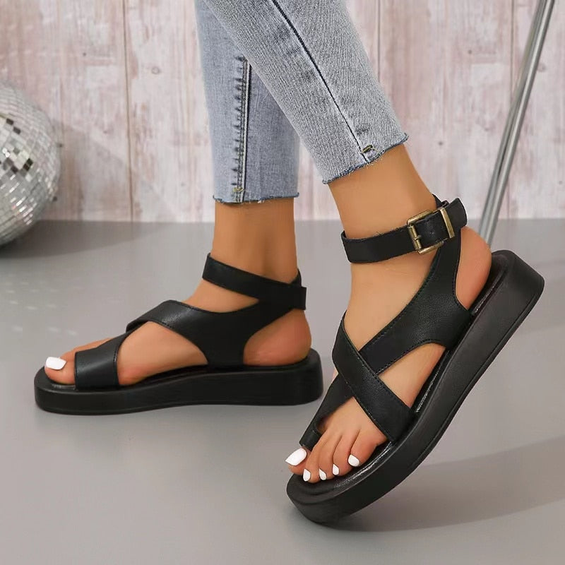 Clarissa™ | Flat strappy sandals with adjustable buckle