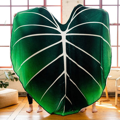 LeafyLuxe™ | Leaf-shaped fleece blanket