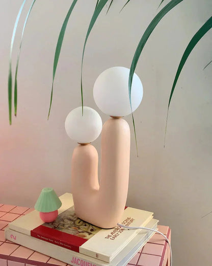 Elegante moderne Tischlampe für gemütliche Ambientebeleuchtung